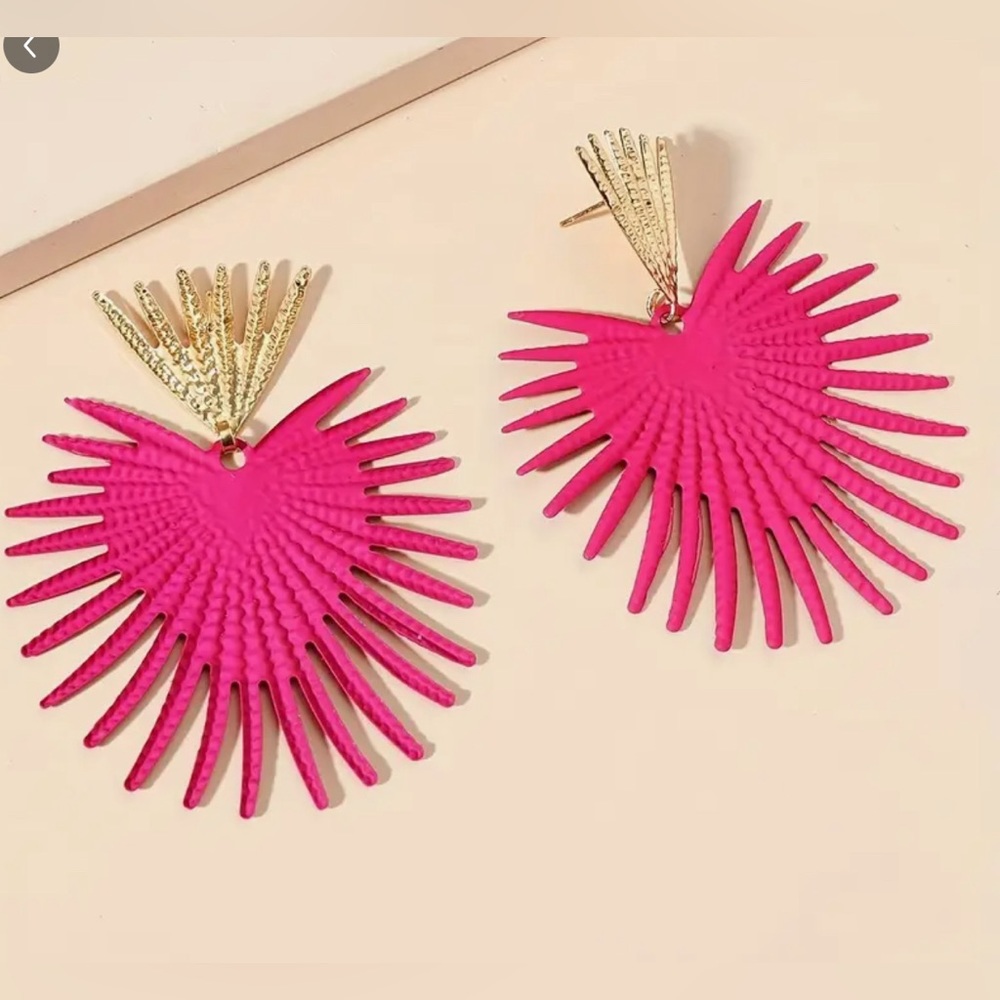 Artistic Heart Shaped Dangle Earrings